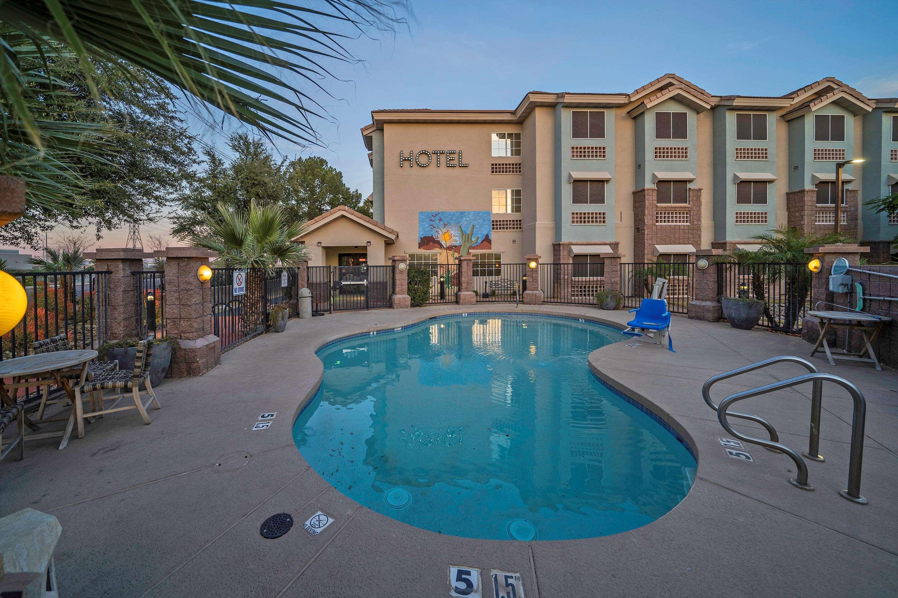 La Quinta Inn & Suites By Wyndham Tempe University, Phoenix Bagian luar foto