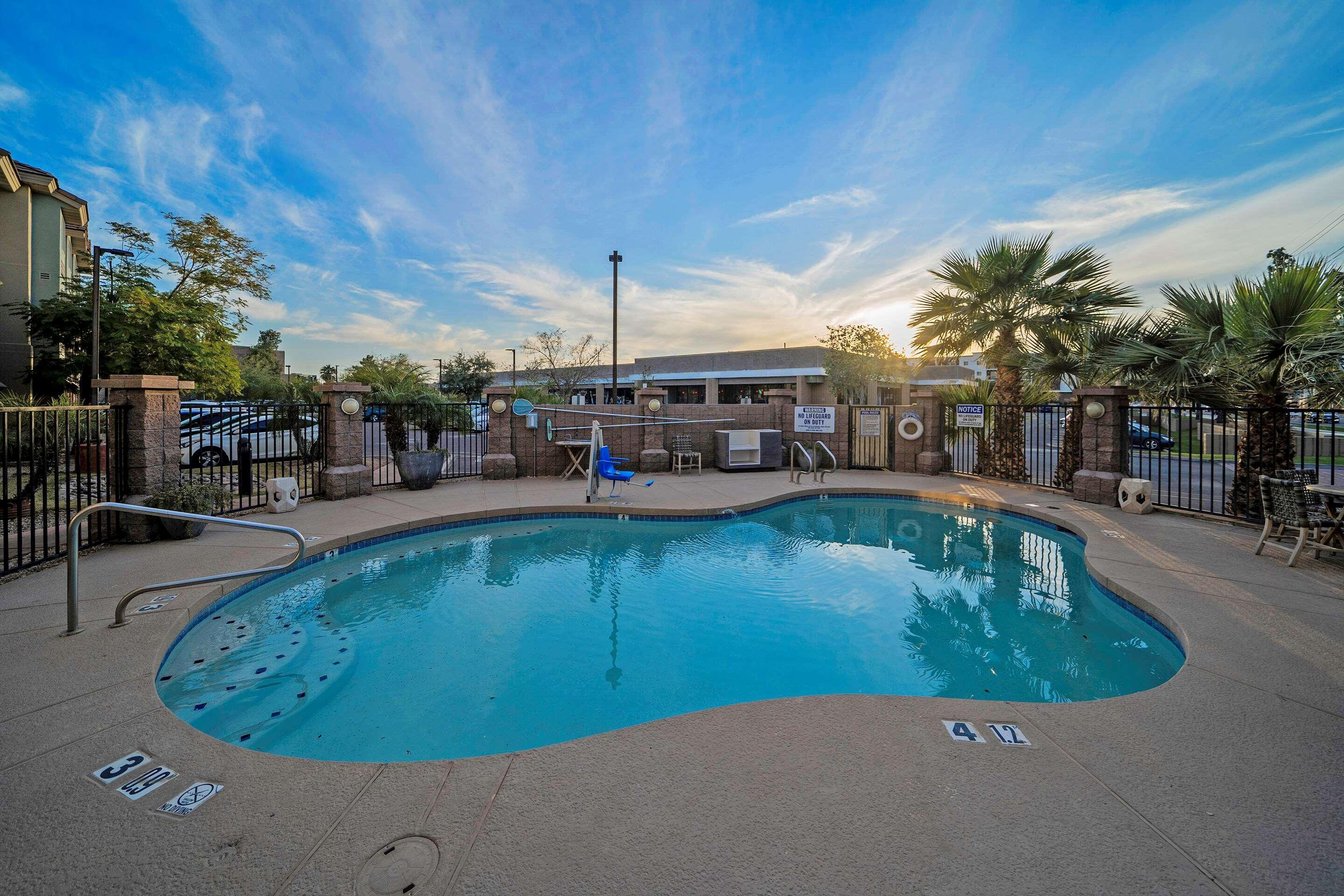 La Quinta Inn & Suites By Wyndham Tempe University, Phoenix Bagian luar foto