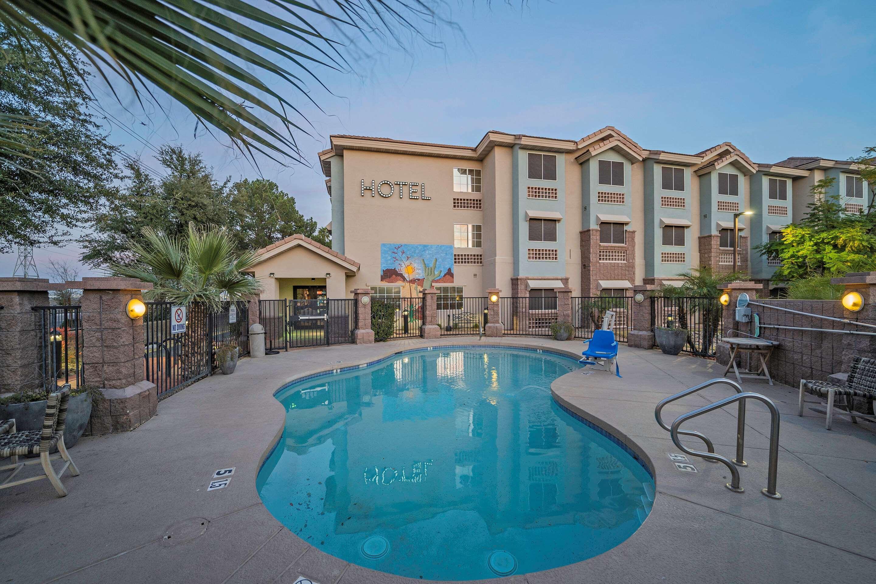 La Quinta Inn & Suites By Wyndham Tempe University, Phoenix Bagian luar foto