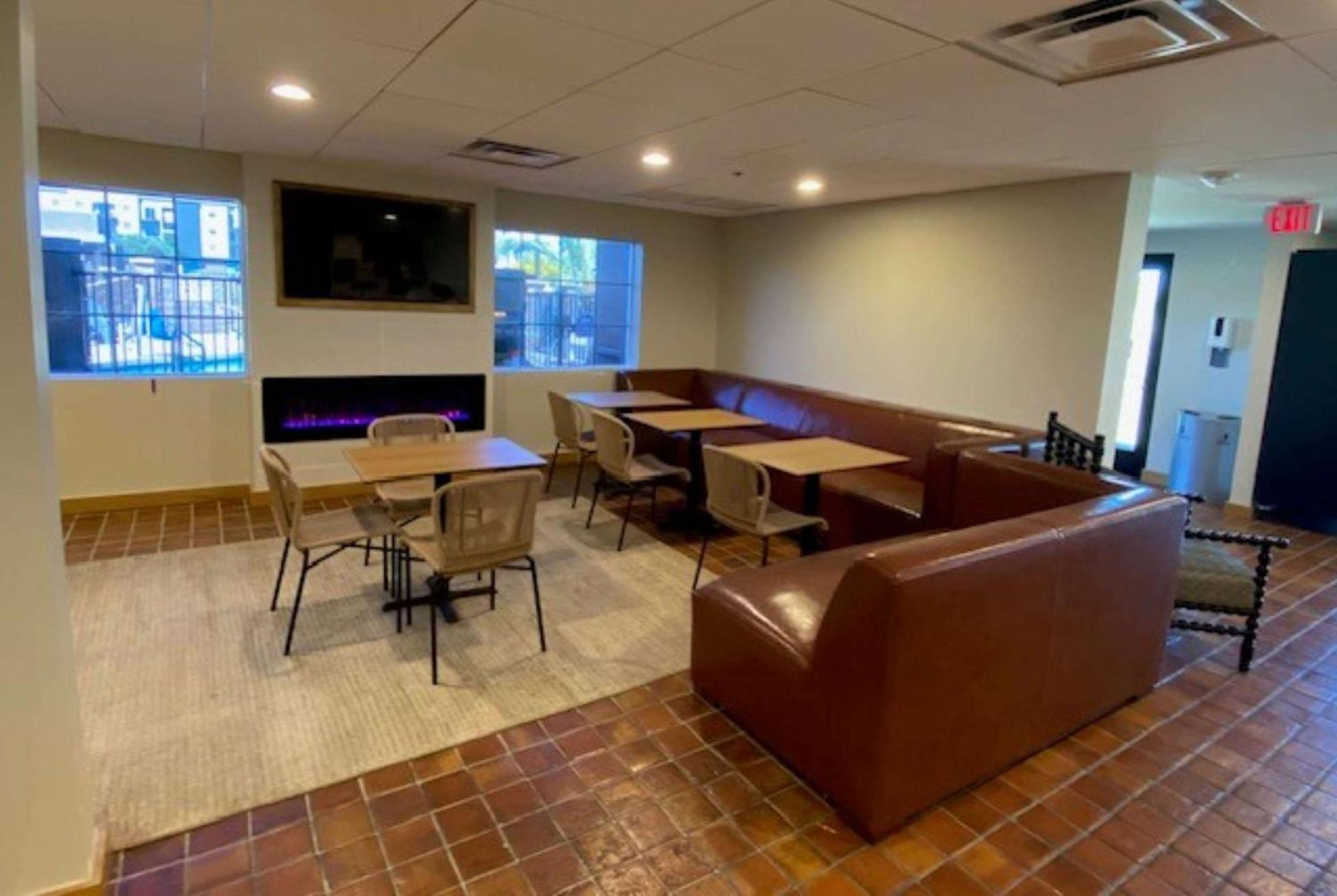 La Quinta Inn & Suites By Wyndham Tempe University, Phoenix Bagian luar foto